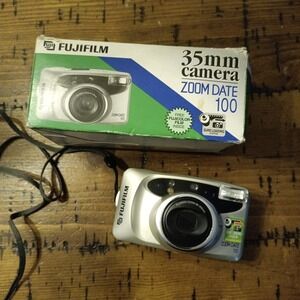 Fujifilm Zoom Date 100 35mm Film Camera Silver 38-100mm Zoom Lens with Box r1